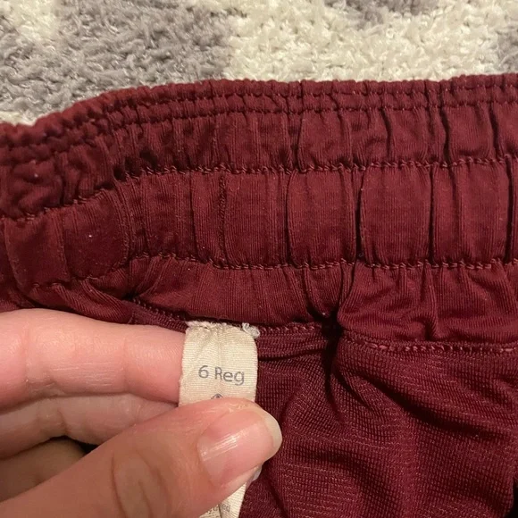 Women's Lululemon Hotty Hot Shorts 2.5in - Picture 2 of 4